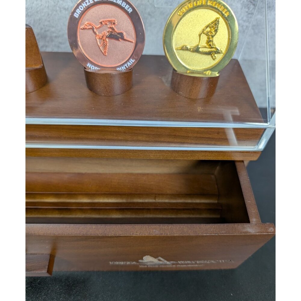 Delta Waterfrowl Collector Coin & Wooden Display Case Set - 4 Coins Drawer - Picture 5 of 6
